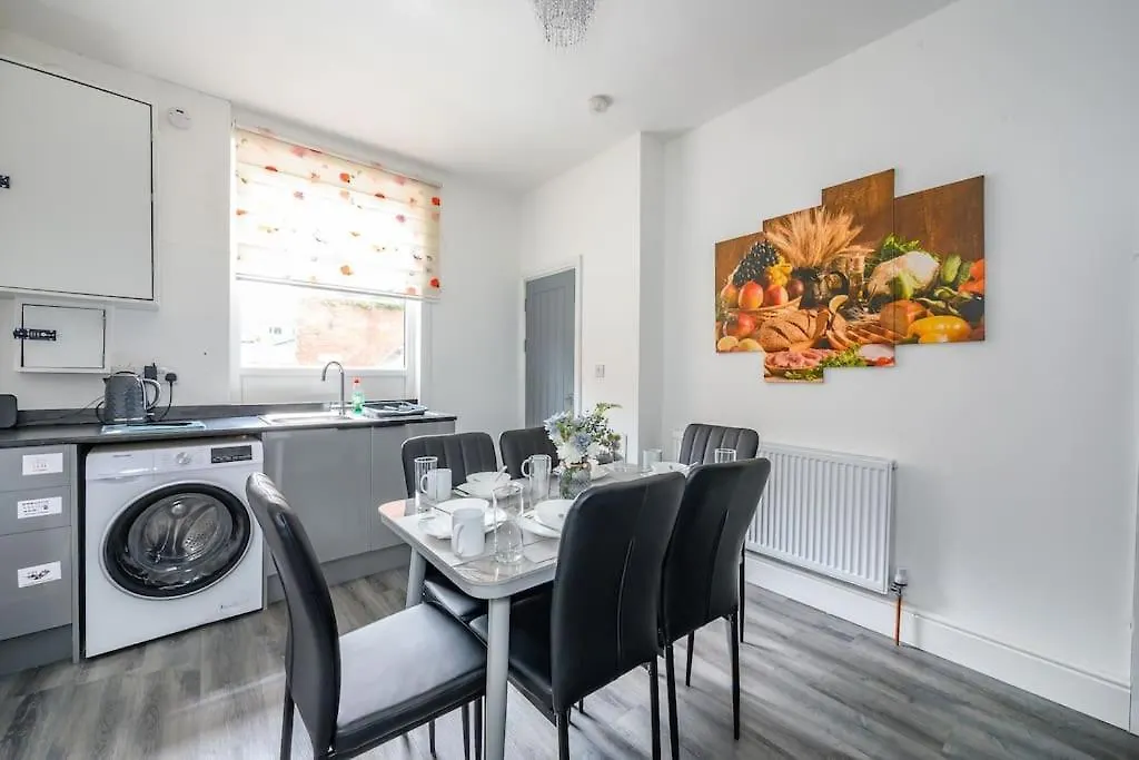 -16Pt- For Your Relaxed & Cosy Stay & Free Parking Leeds  0*, Leeds (West Yorkshire)