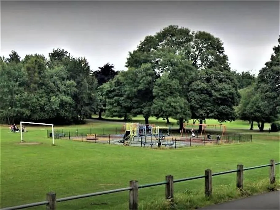 -16Pt- For Your Relaxed & Cosy Stay & Free Parking Leeds  Leeds (West Yorkshire)